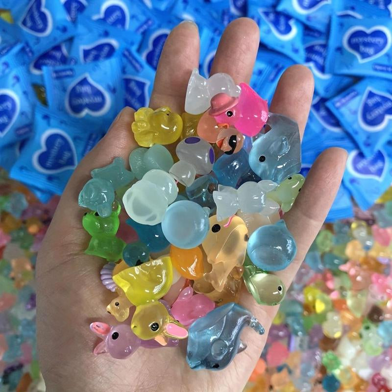 Mini Glow in the Dark Animal Resin Models, Surprise Mystery Bag for Dollhouse Decor, Fairy Garden Decor, Birthday Party Gift, DIY Crafts, Ornaments